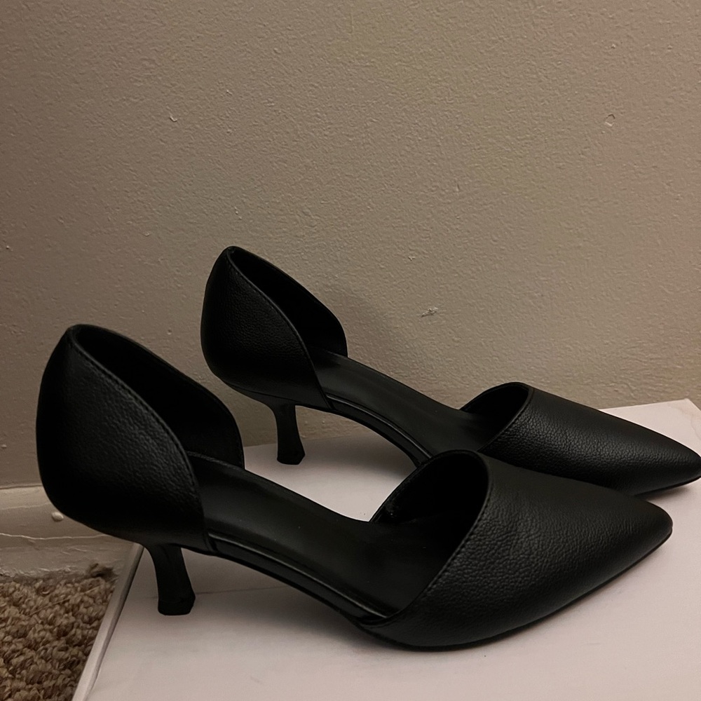 Black Pumps